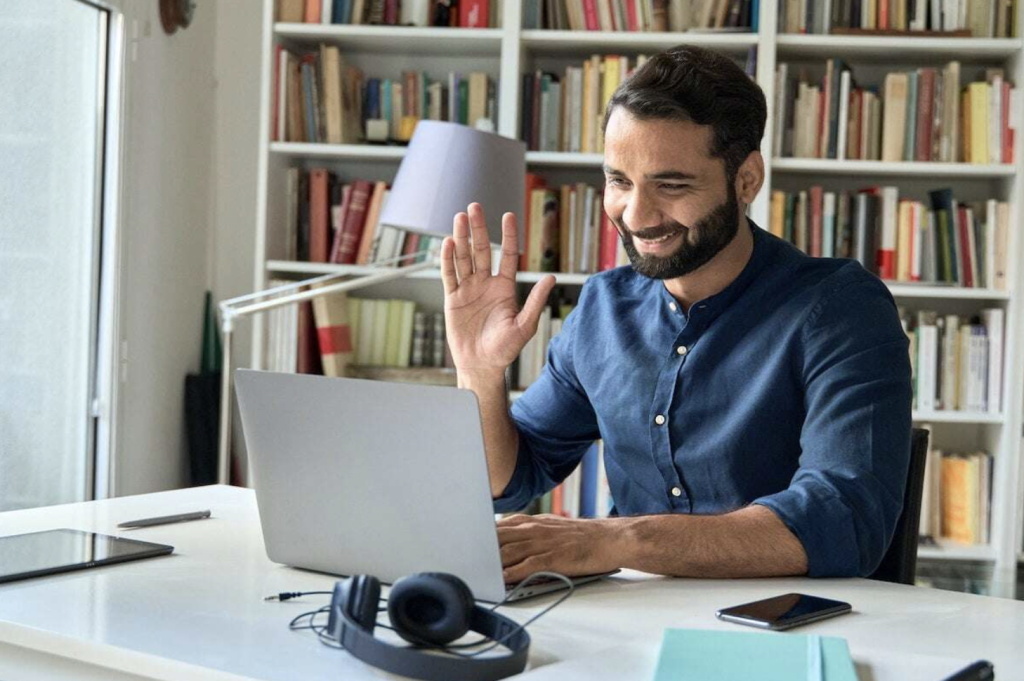 How Can UK Employers Use Time Tracking Tools to Manage Hybrid Teams?