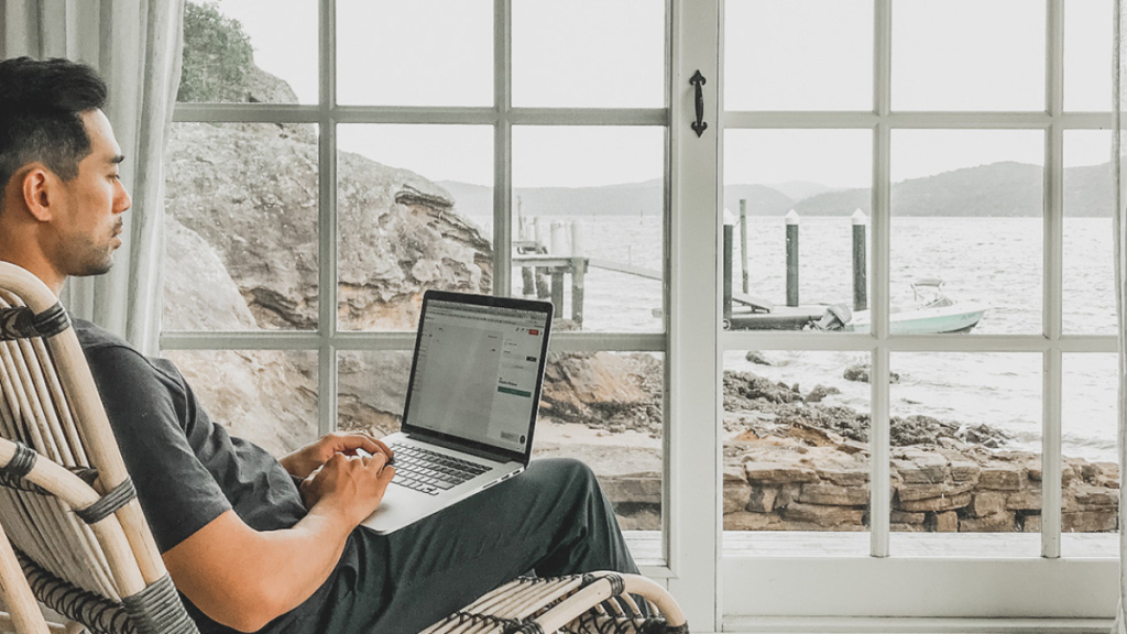 The Roadmap to Building a Profitable Side Business from Scratch