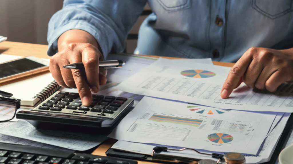Managing Payroll with a Bookkeeper for Startups